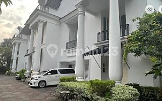 Tropical Bright Compound House In Kemang Area